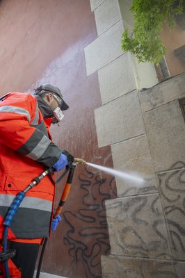 Nettoyage d’une surface à l’aide d’une hydrogommeuse