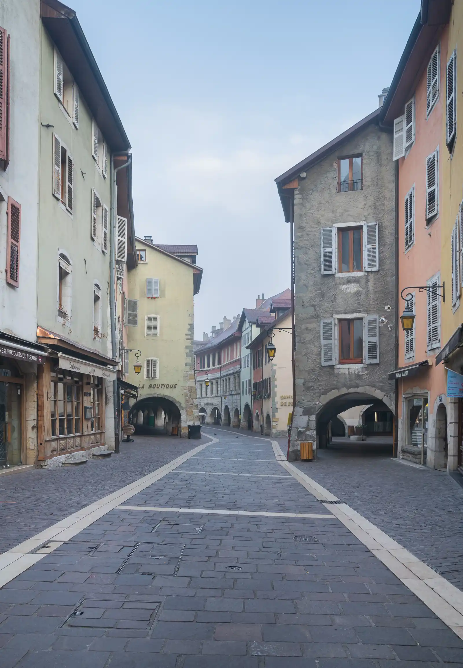 Rue Sainte-Claire à Annecy, photographie d’archive de juin 2020