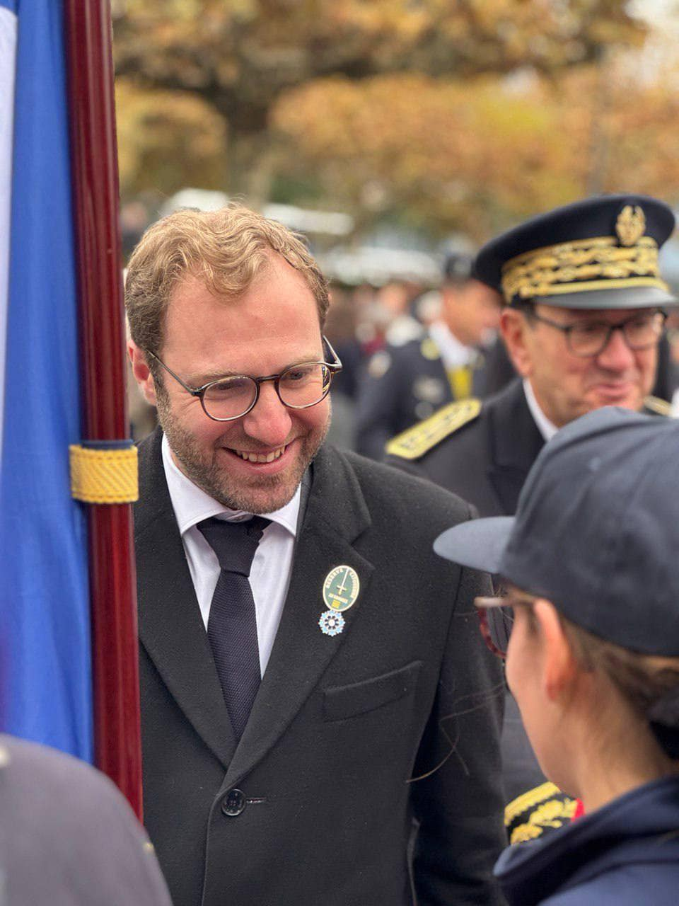 Antoine Armand lors d'une commémoration. Photographie utilisée pour le site internet les Acteurs d'Annecy.